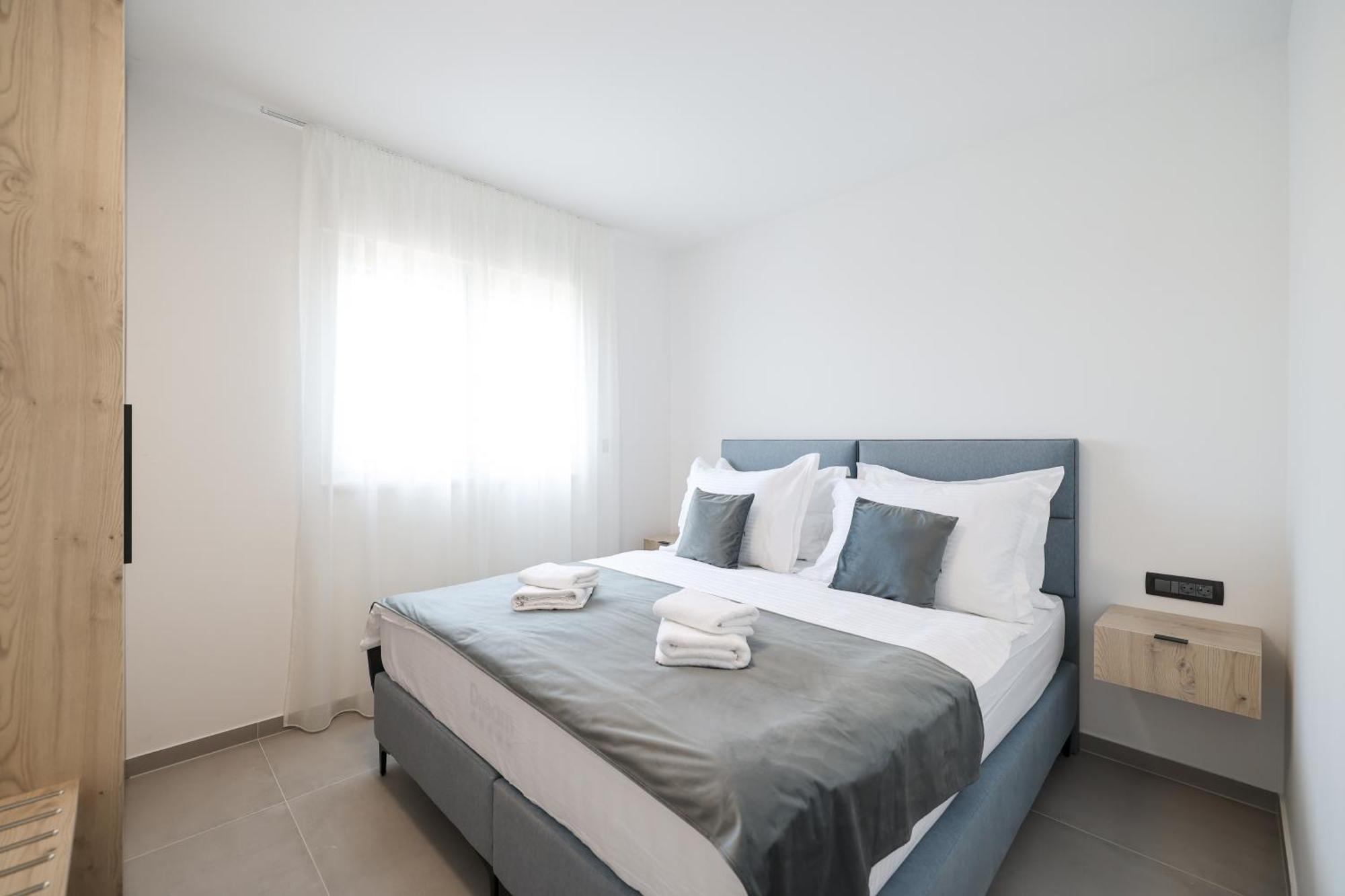 Deluxe Apartments Privlaka On The Sand Exterior photo
