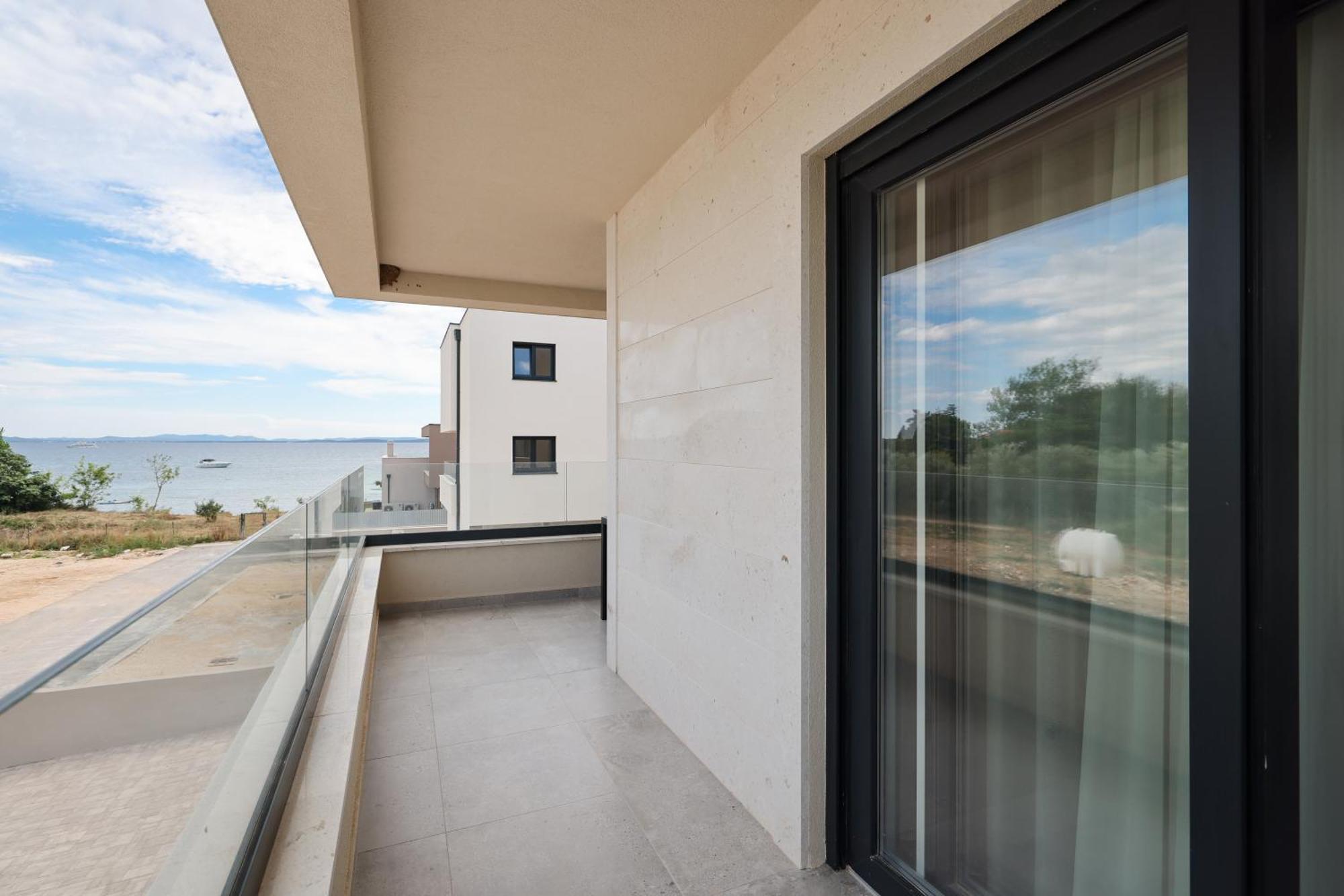 Deluxe Apartments Privlaka On The Sand Room photo