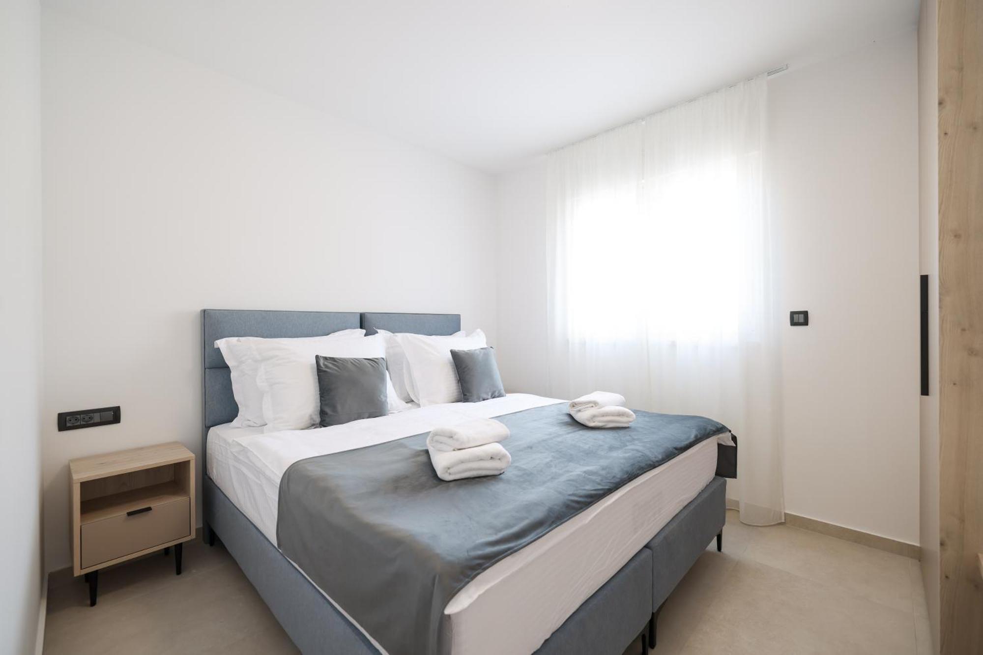 Deluxe Apartments Privlaka On The Sand Room photo