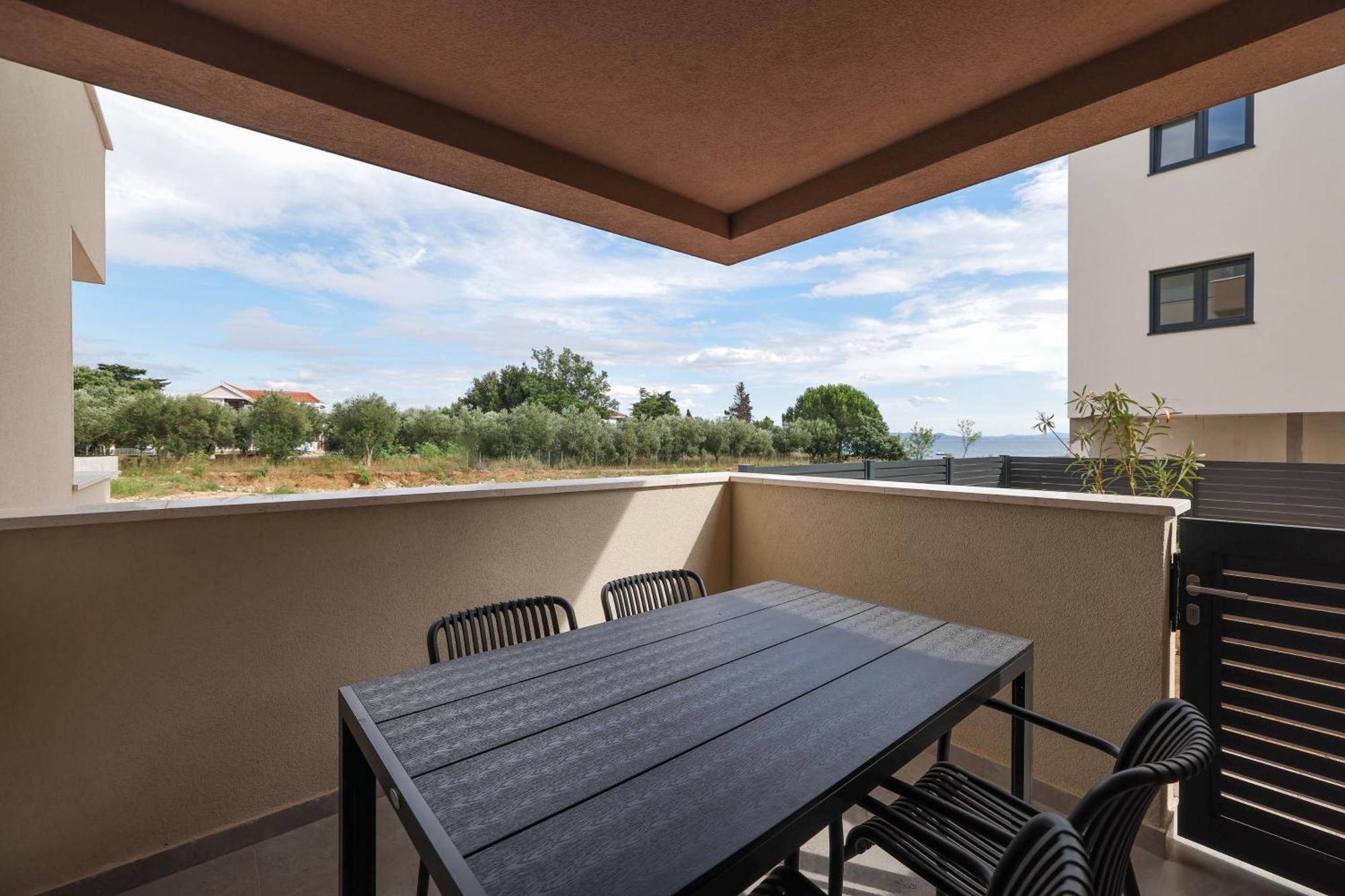 Deluxe Apartments Privlaka On The Sand Room photo
