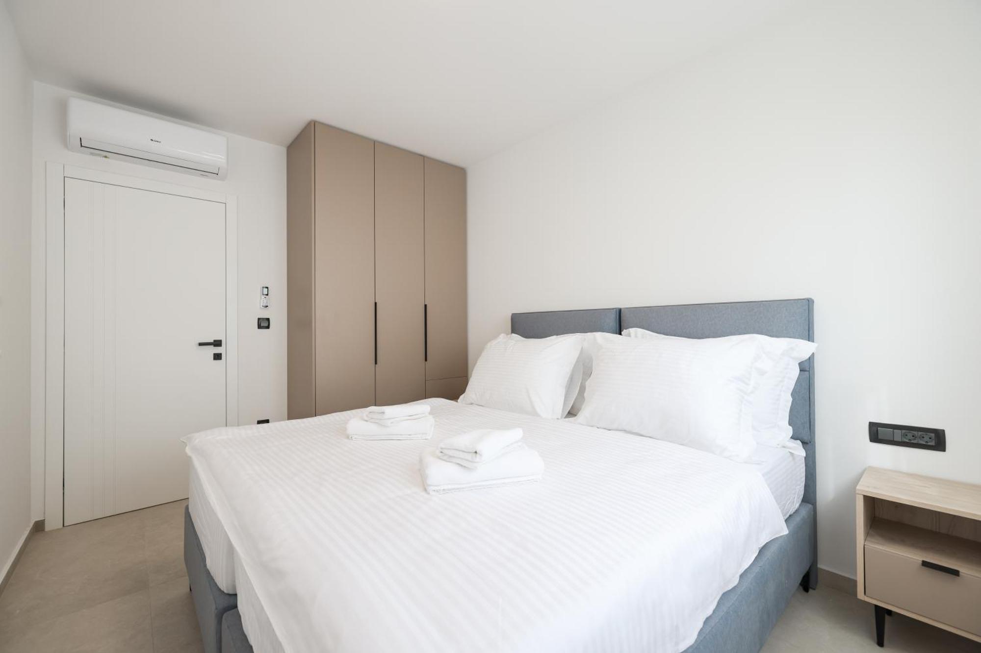 Deluxe Apartments Privlaka On The Sand Room photo
