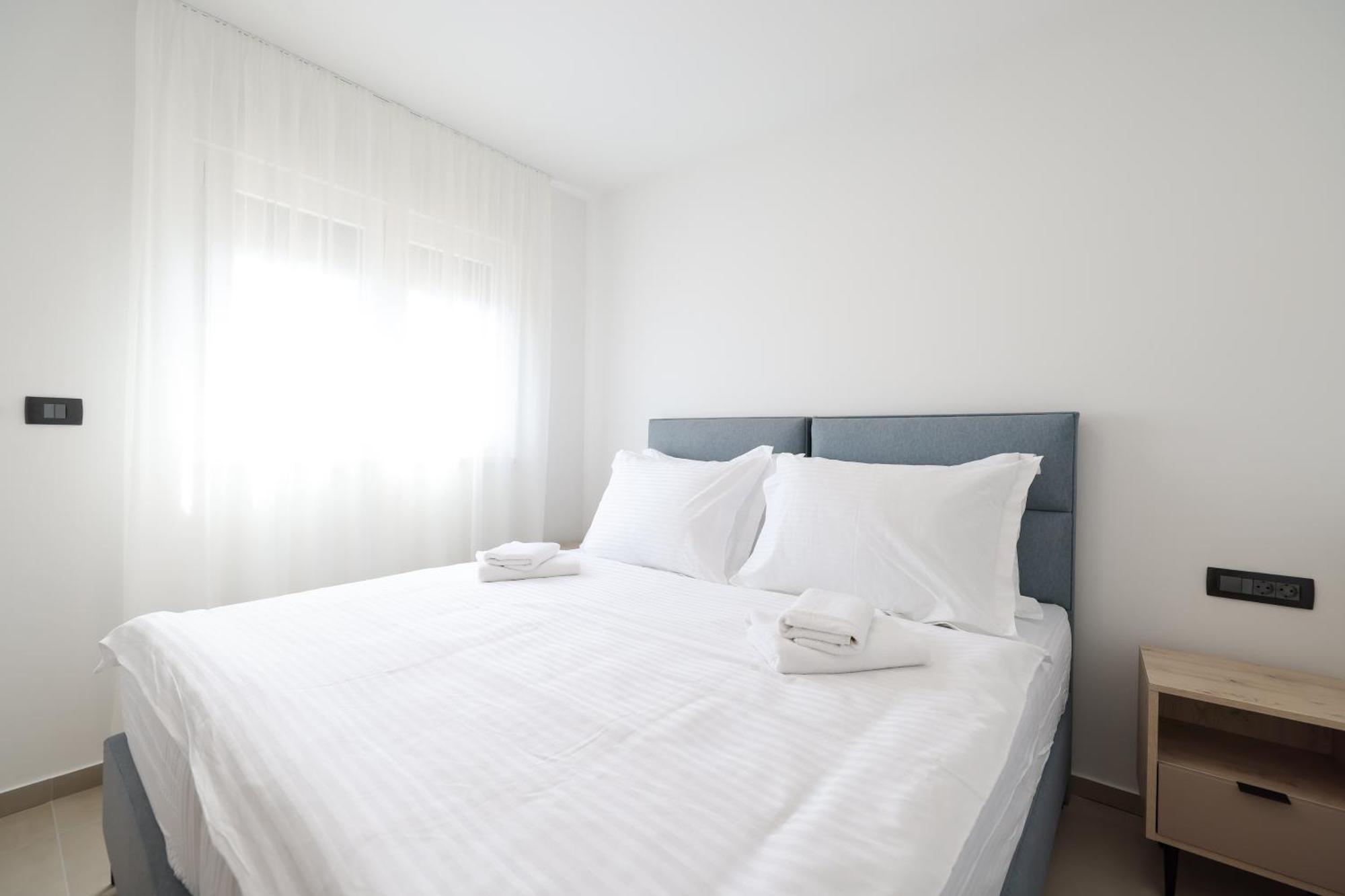 Deluxe Apartments Privlaka On The Sand Room photo