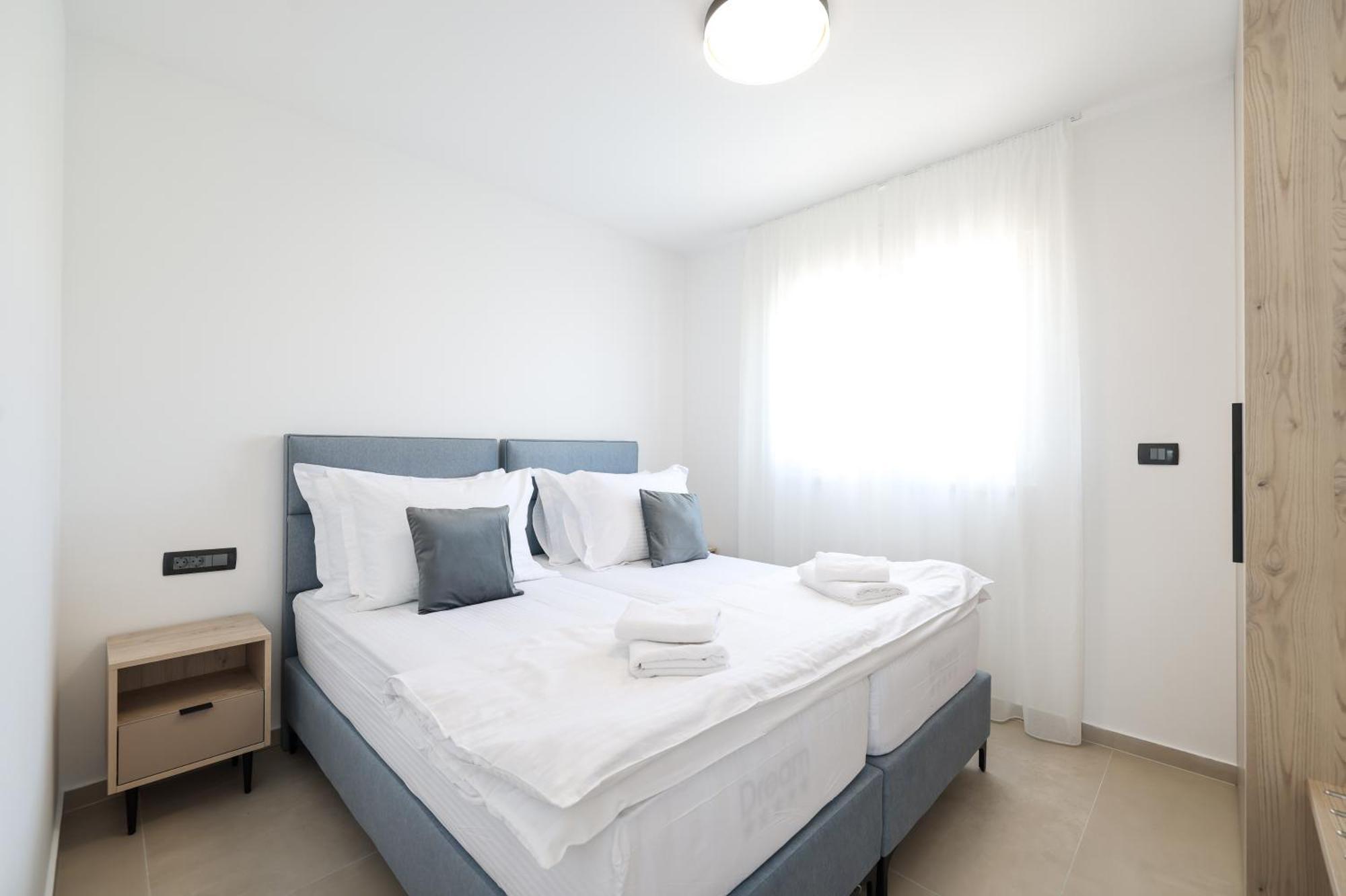 Deluxe Apartments Privlaka On The Sand Room photo