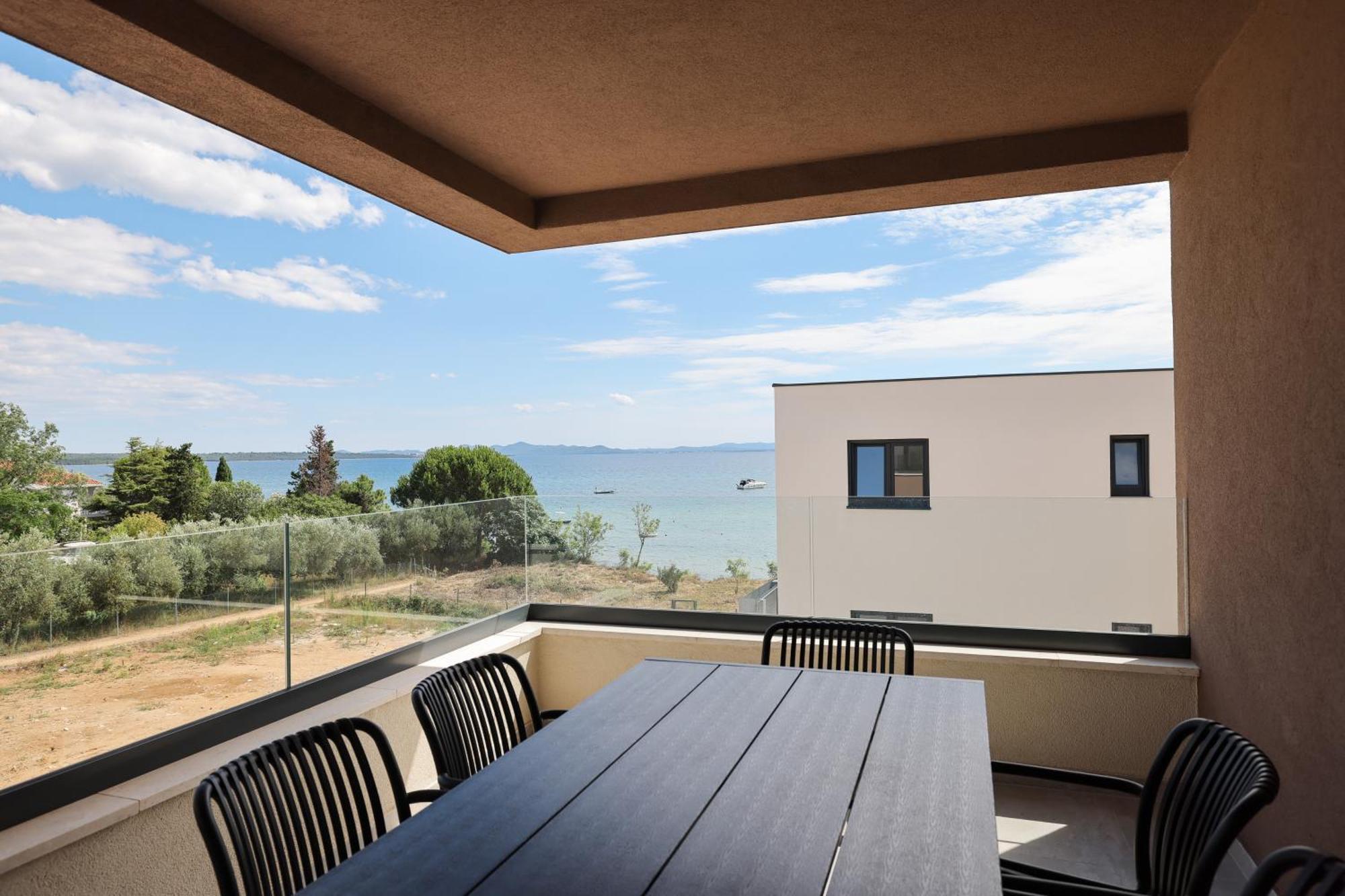 Deluxe Apartments Privlaka On The Sand Room photo